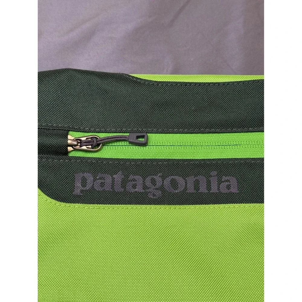 Patagonia MiniMass Messenger Bag Lime Green 48266 FA11 Laptop Commuter Bag